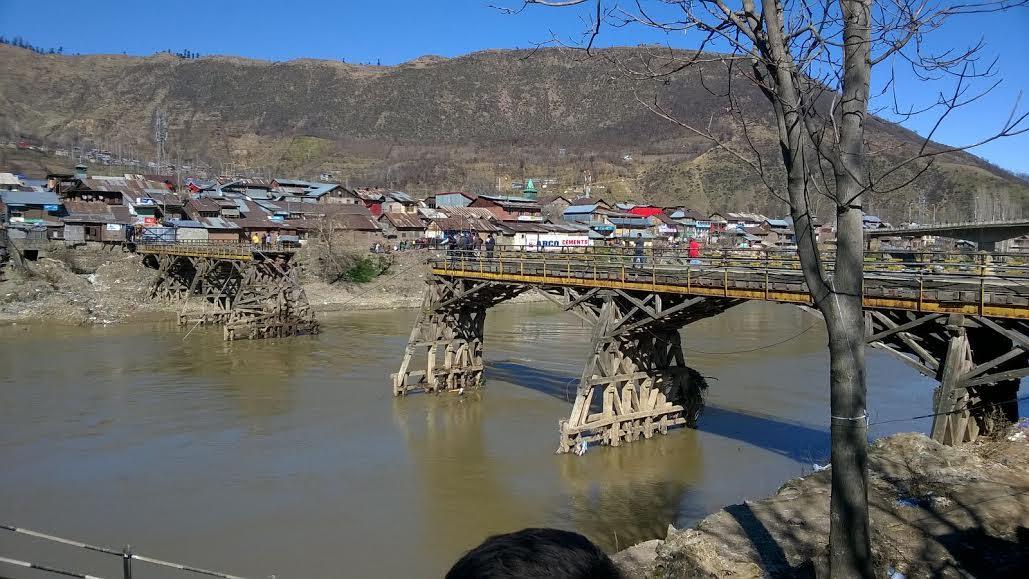 Damaged Baramulla old town Bridge collapses